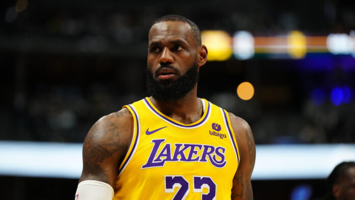 LeBron James reportedly expected to decline player option