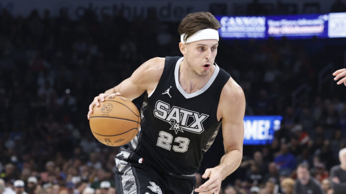 NBA fines Spurs’ Zach Collins for 'obscene gesture'