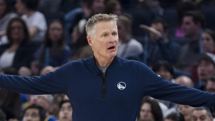 Steve Kerr blasts officials over 'unconscionable' late foul call